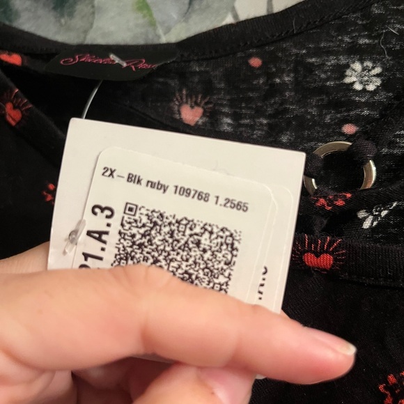 Women’s Nadine West Black Floral Women's Top - Size 2XL.  NWT - Picture 2 of 2